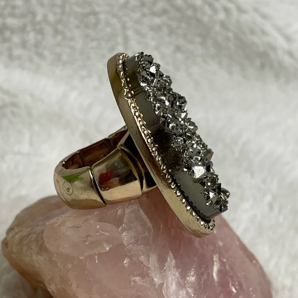 Druzy type fashion stretch ring